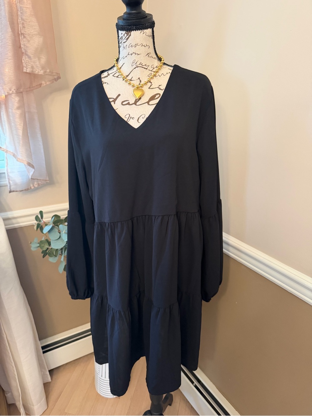 Women's Black V-Neck Tiered Long-Sleeve Dress SIZE XL NWOT